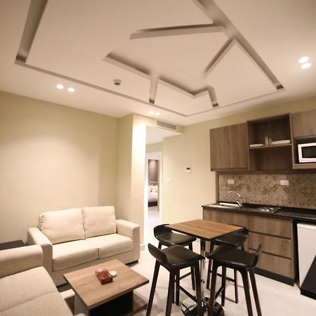 فندق صحارى الخليج Sahara Gulf Hotel Apartments Amman Exteriör bild