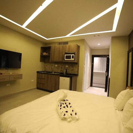 فندق صحارى الخليج Sahara Gulf Hotel Apartments Amman Exteriör bild