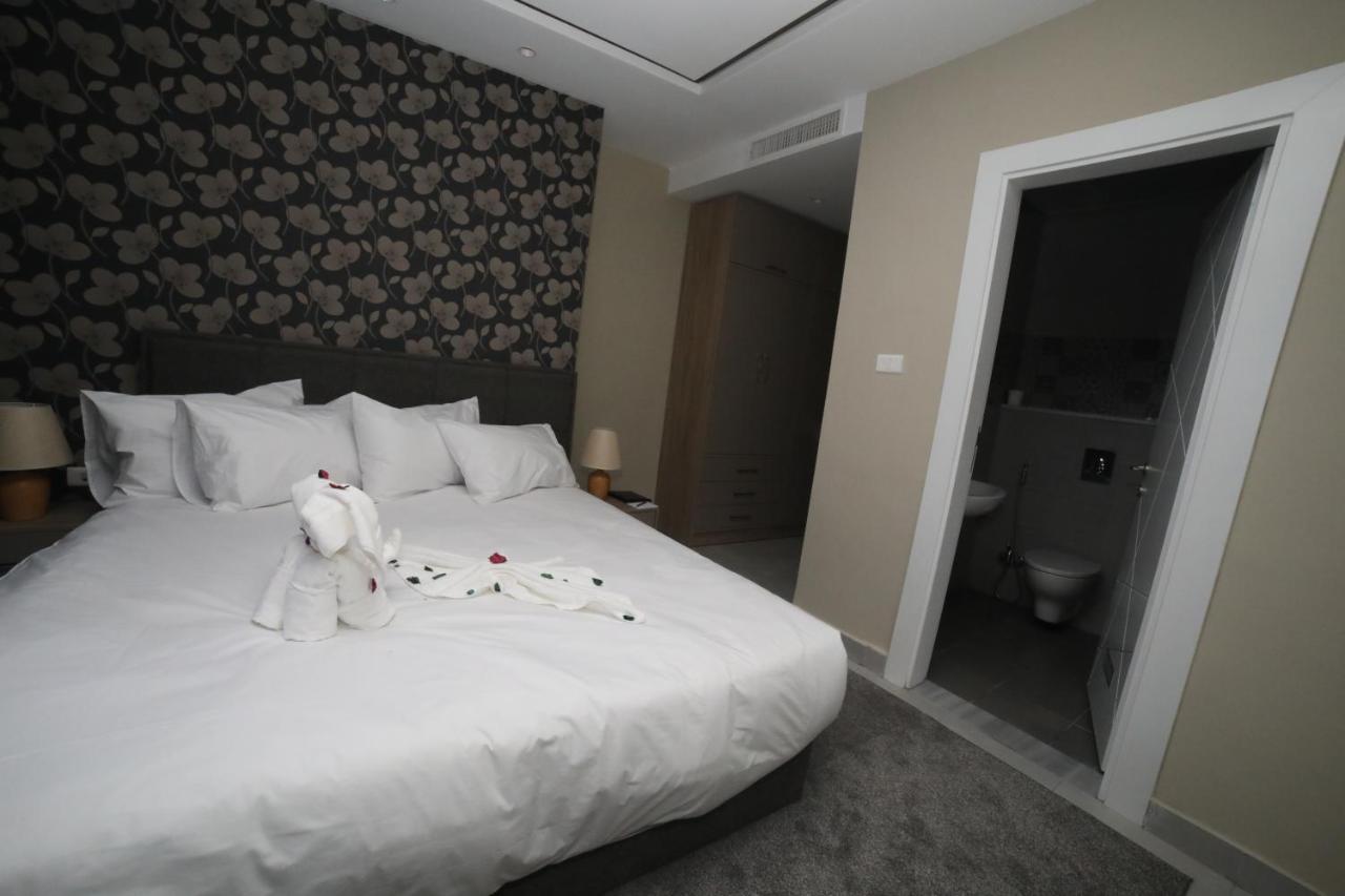 فندق صحارى الخليج Sahara Gulf Hotel Apartments Amman Exteriör bild