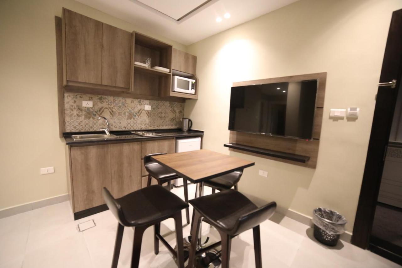 فندق صحارى الخليج Sahara Gulf Hotel Apartments Amman Exteriör bild
